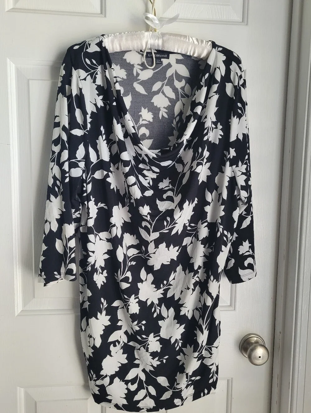 Lane Bryant 22/24 Black And White Floral Top With 3/4 Sleeves And Drape Neck